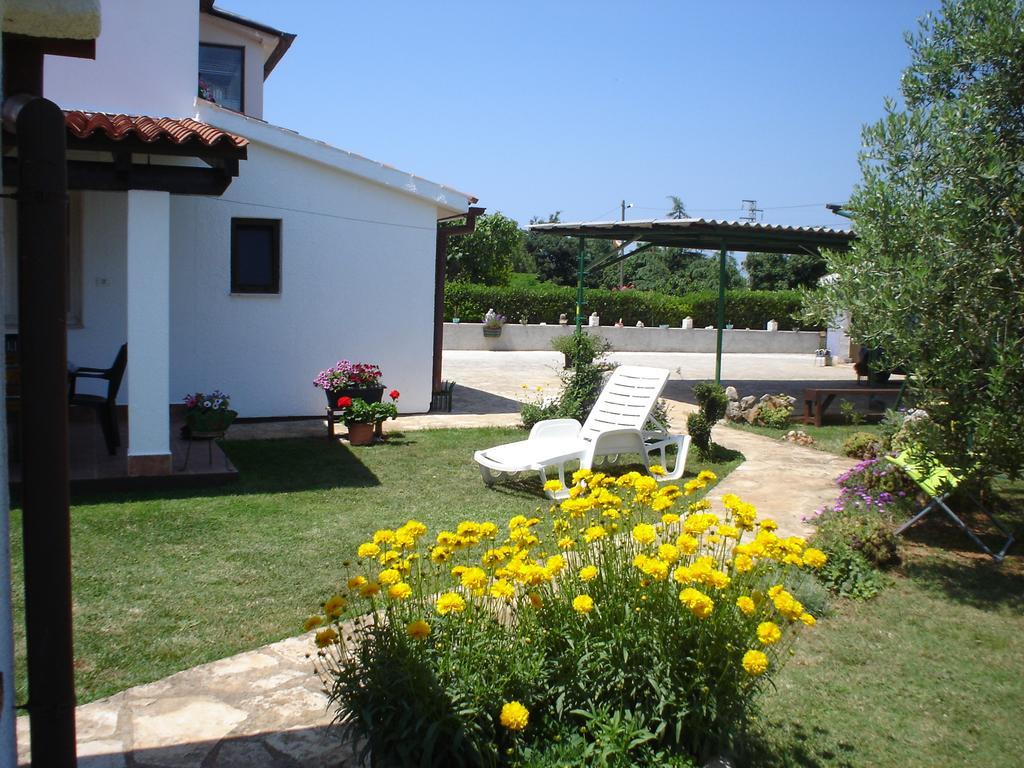 Nella Apartments Шишан Экстерьер фото
