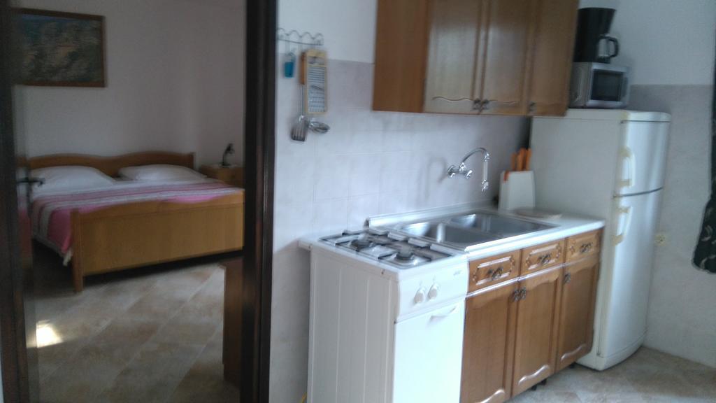 Nella Apartments Шишан Экстерьер фото