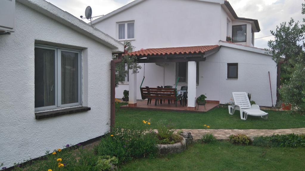 Nella Apartments Шишан Экстерьер фото
