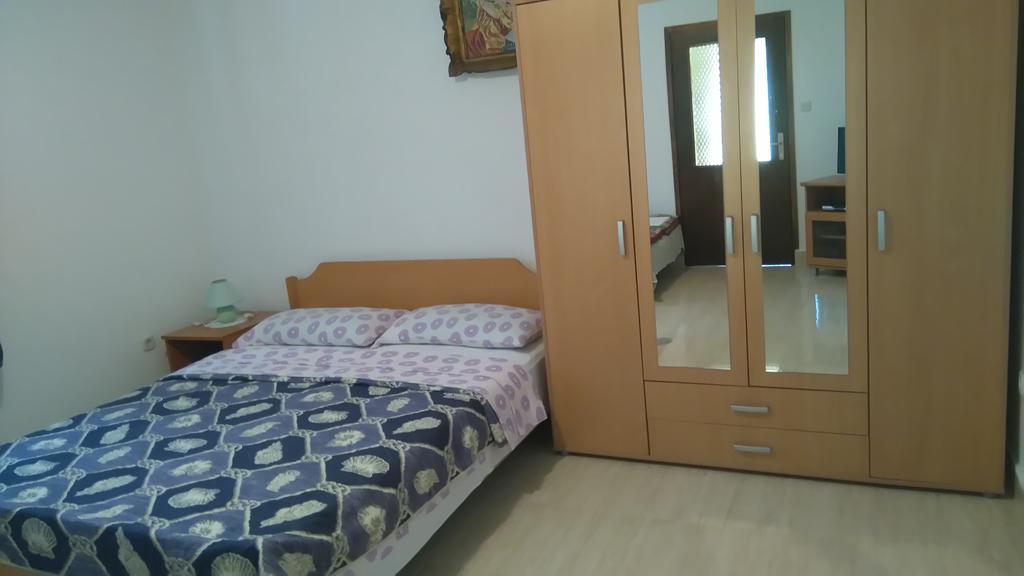 Nella Apartments Шишан Экстерьер фото