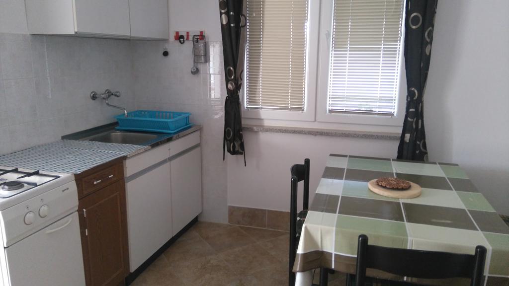 Nella Apartments Шишан Экстерьер фото