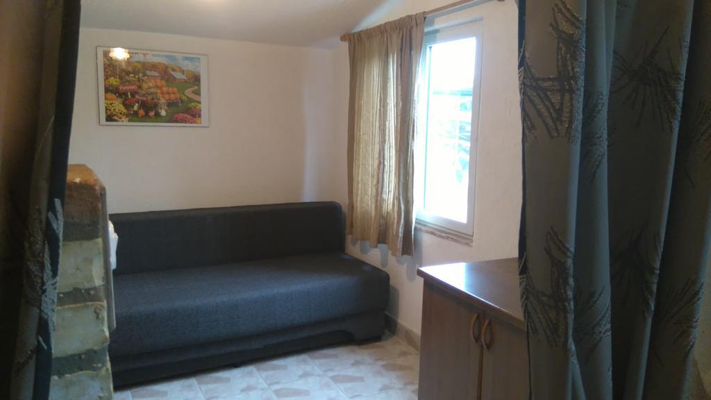 Nella Apartments Шишан Экстерьер фото