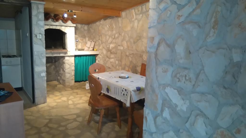 Nella Apartments Шишан Экстерьер фото