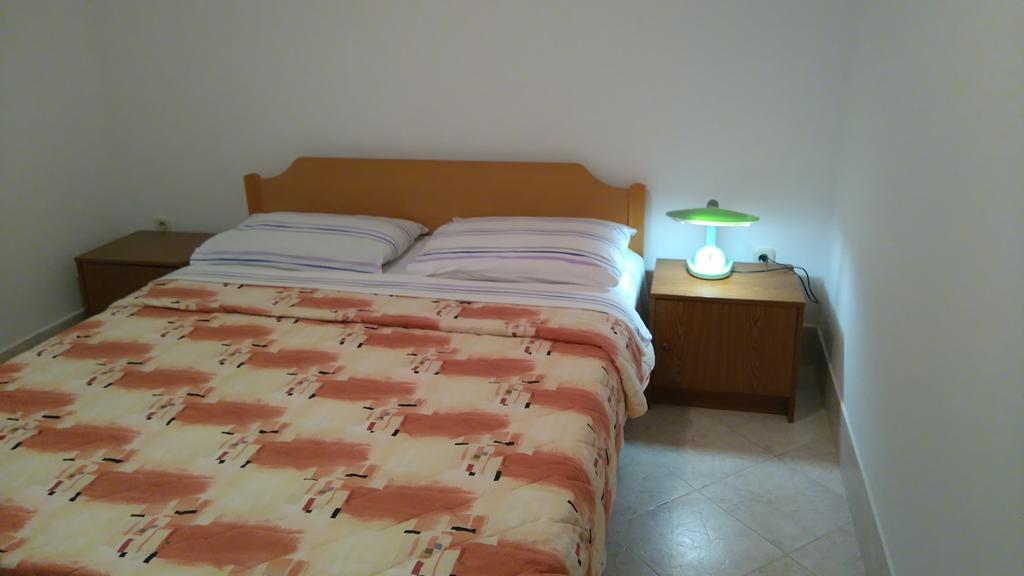 Nella Apartments Шишан Экстерьер фото